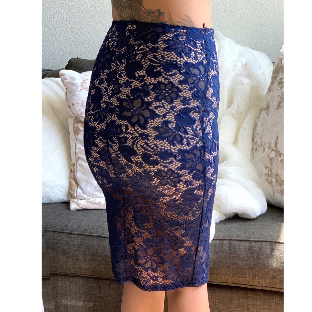 💕HP💕NWT ANGL Fora Navy Floral Lace Pencil Skirt - Picture 2 of 4